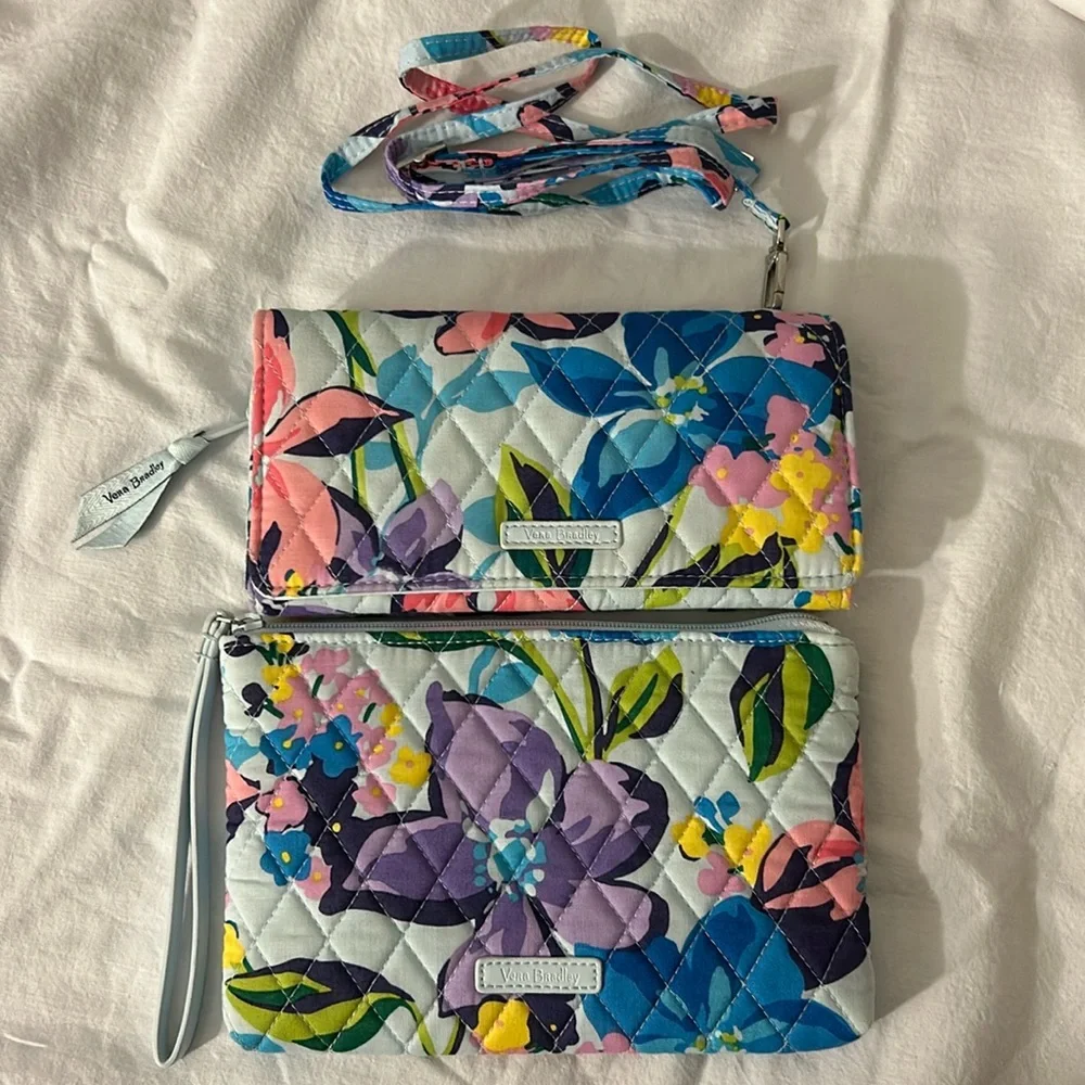 Vera Bradley Trifold Clutch with matching zip pouch - Picture 1 of 10